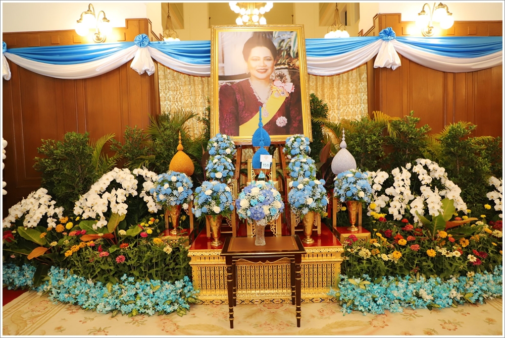 ﻿กรมบังคับคดี ร่วมลงนามถวายพระพรชัยมงคล สมเด็จพระนางเจ้าสิริกิติ์ พระบรมราชินีนาถ พระบรมราชชนนีพันปีหลวง เนื่องในโอกาสวันเฉลิมพระชนมพรรษา 12 สิงหาคม 2567